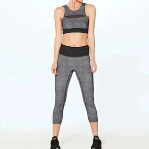 Lululemon run the day crop yoga lightweight athletic  zip pocket tight legging 2